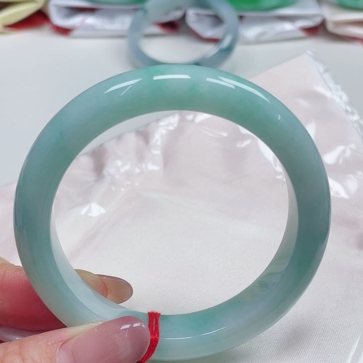 翡翠手镯未镶嵌缅甸翡翠