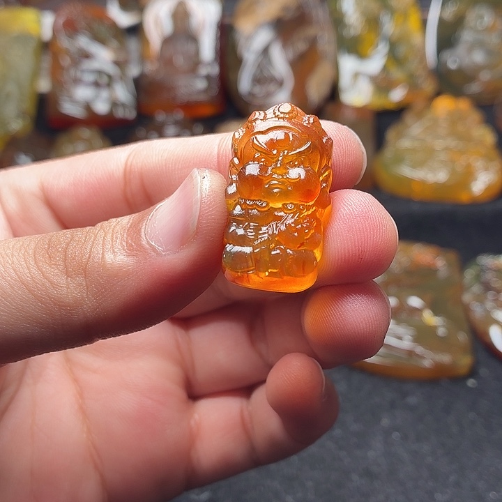 琥珀未镶嵌颈饰195
