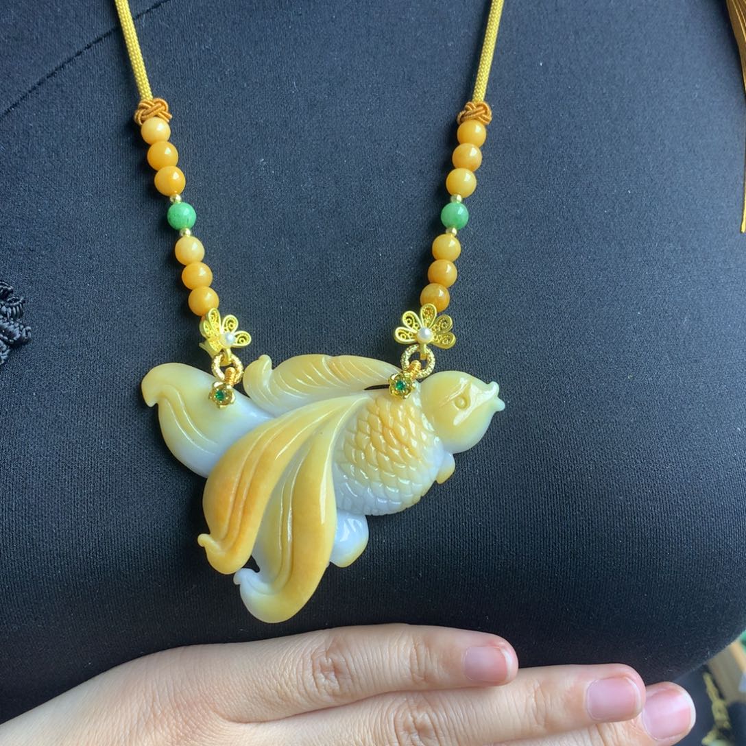 翡翠颈饰未镶嵌翡翠