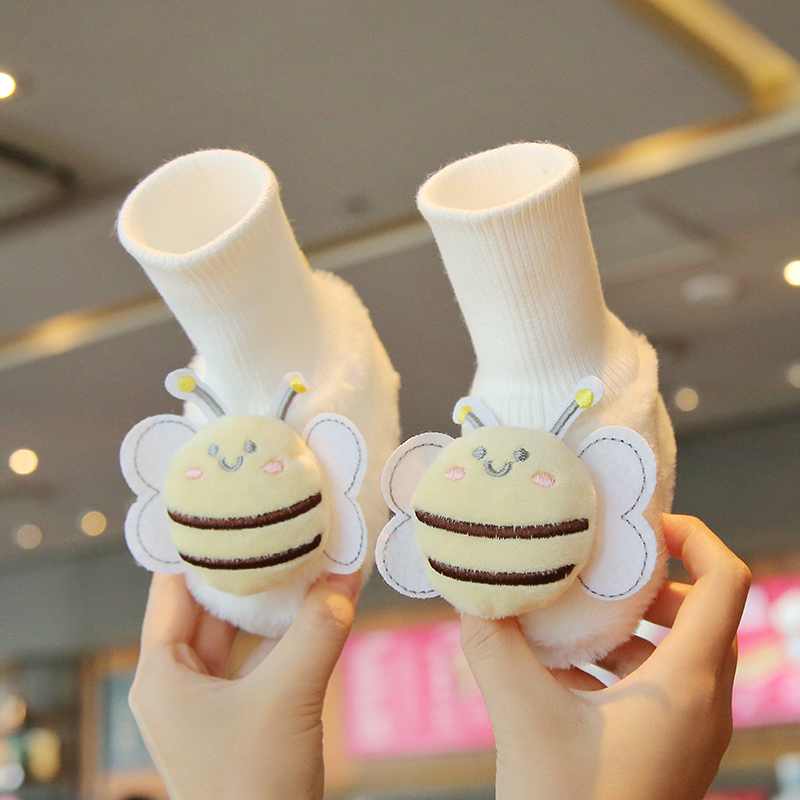 小月龄鞋婴儿步前鞋0到6个月8秋冬季3软底手抱鞋新生儿加厚护脚套