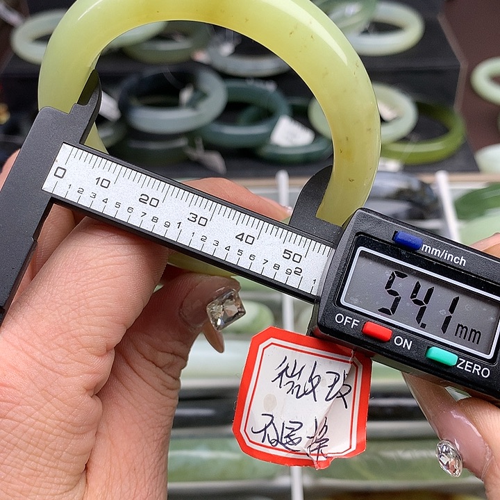 蛇纹石玉手镯未镶嵌643