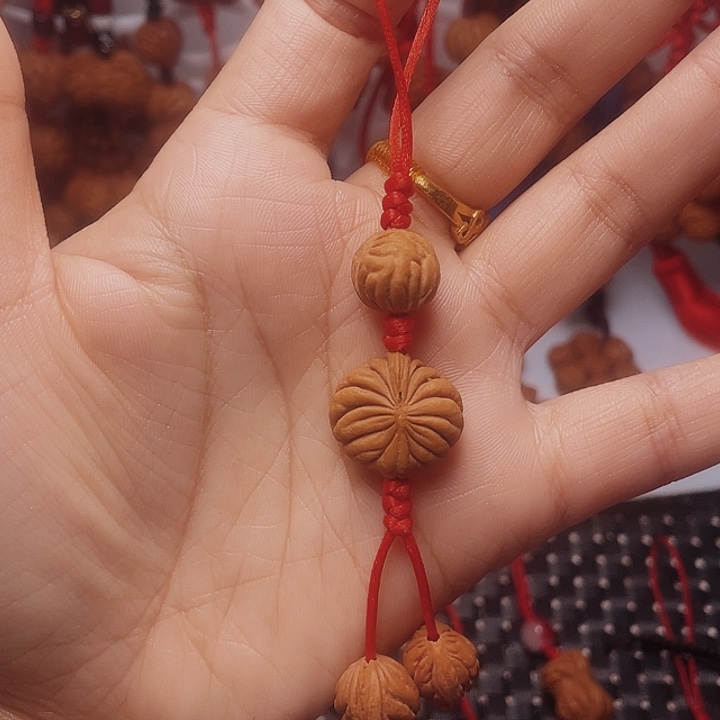 木质类龙纹桃枭挂件