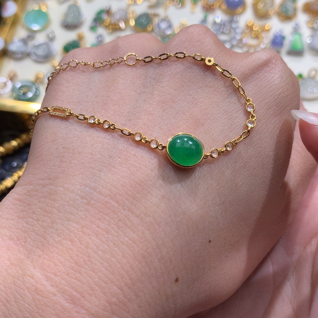 凯***行翡翠18K金镶嵌颈饰翡翠