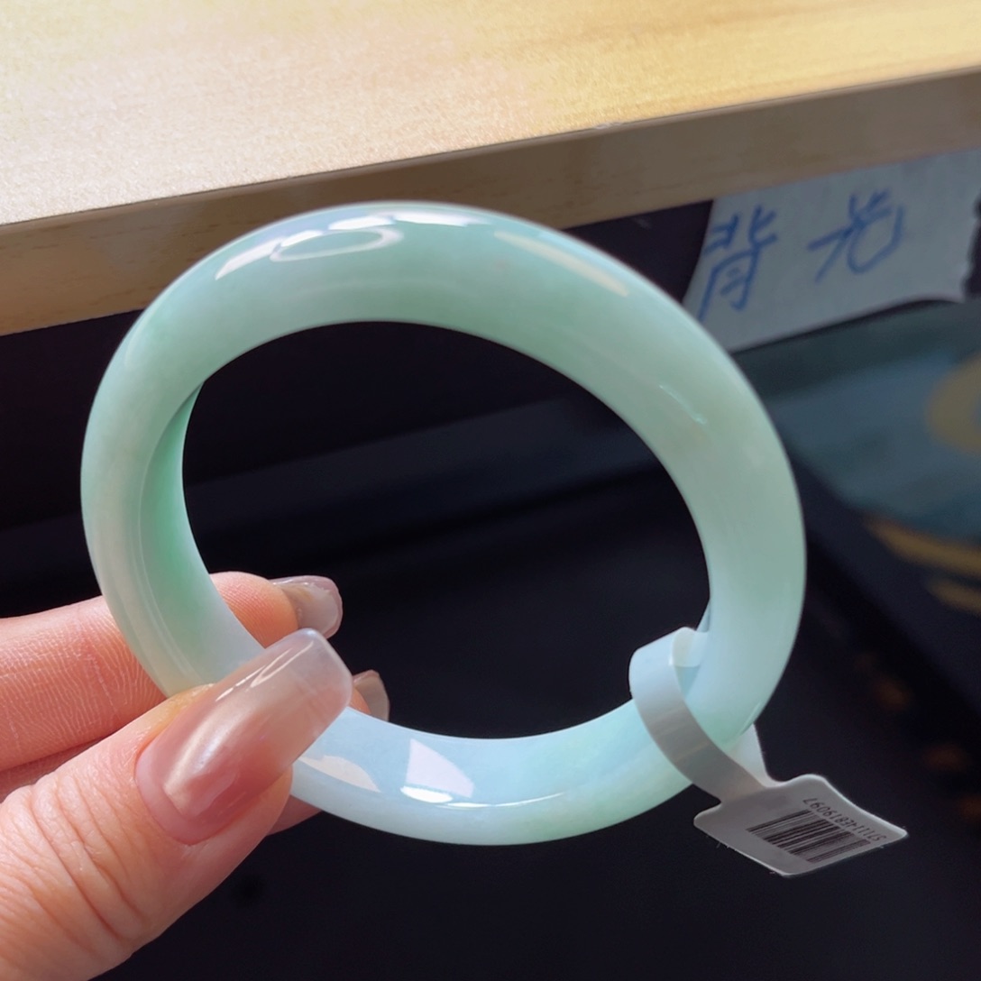 翡翠手镯未镶嵌手镯