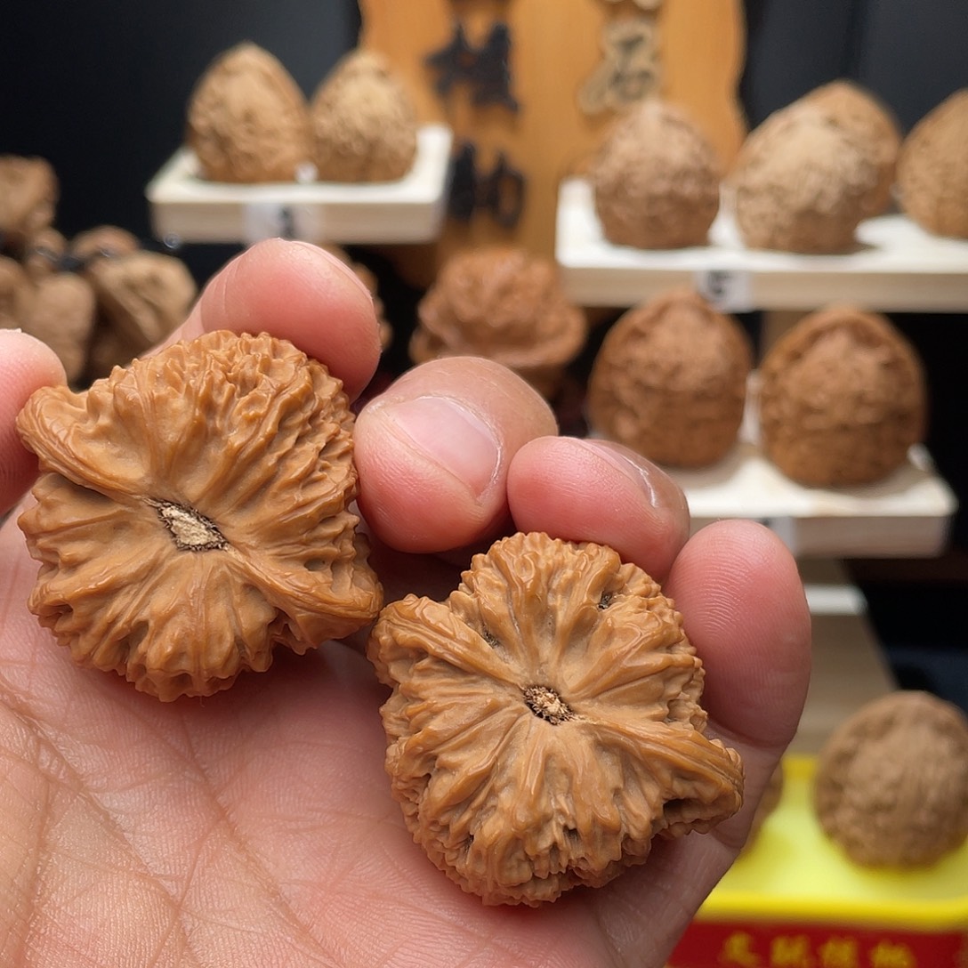 姜***哥桃核吊坠南疆石41/39/42全品无修无黄