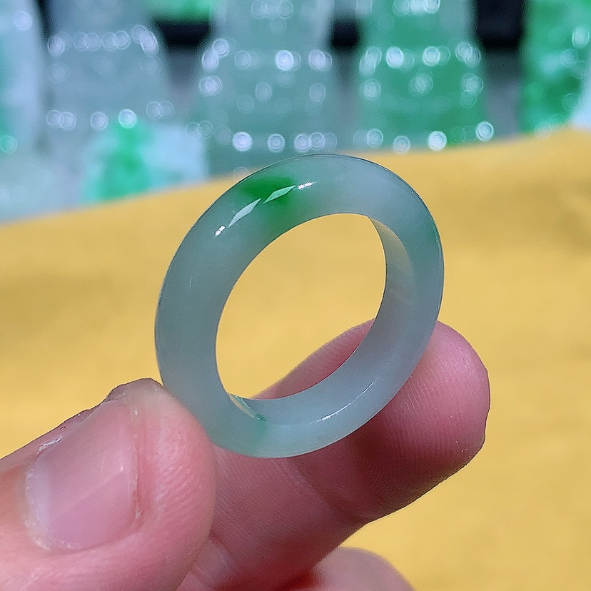 天然A货缅甸翡翠飘绿戒圈，19.1内径，20-21号圈口