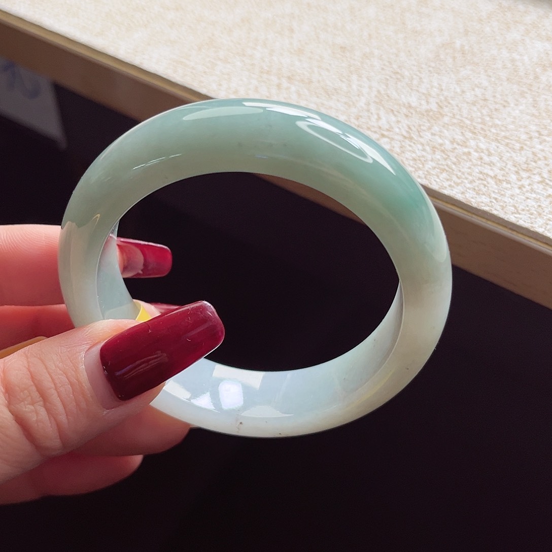 翡翠手镯未镶嵌手镯