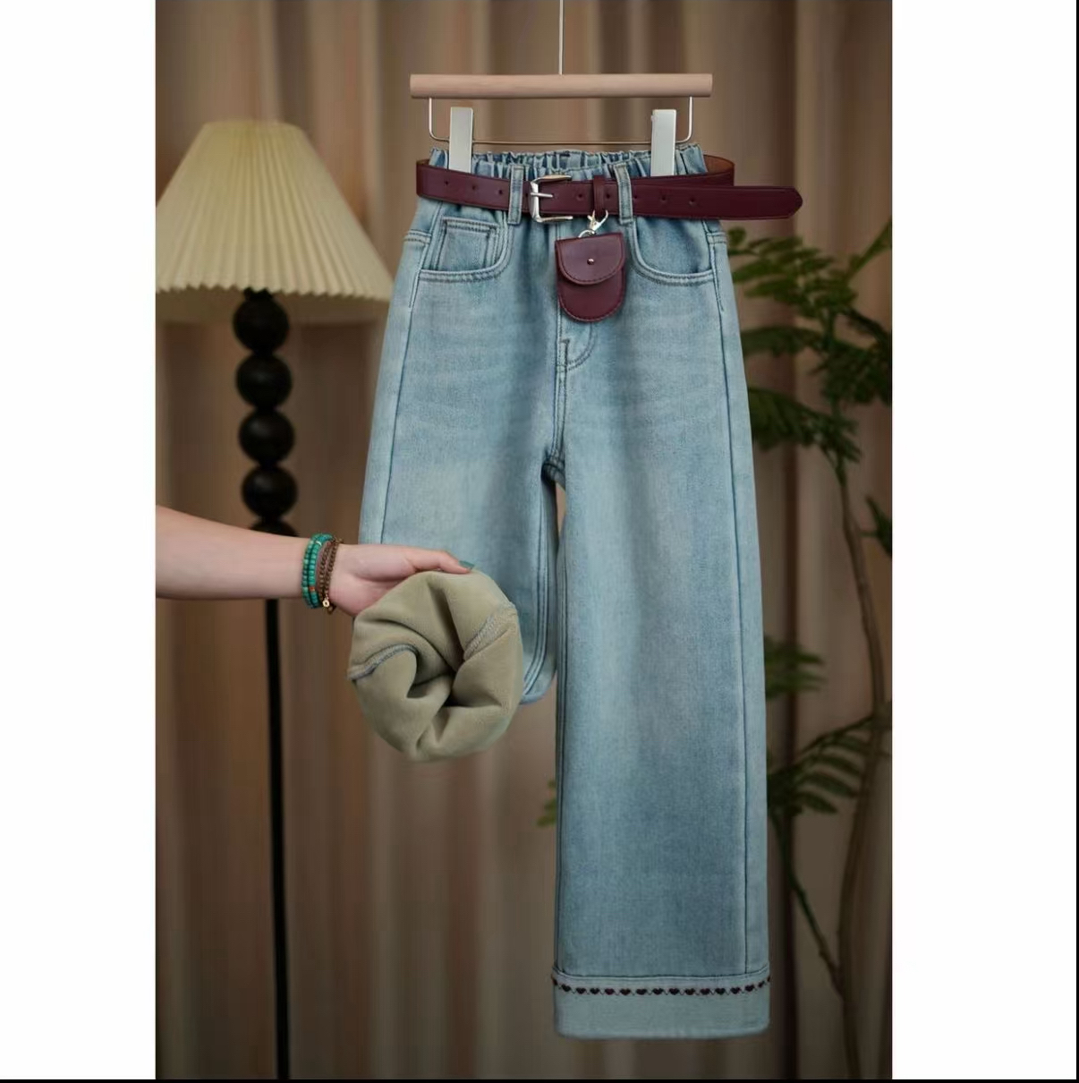 女童加绒牛仔裤秋冬宽松直筒儿童裤子一体绒加厚保暖休闲水洗裤子