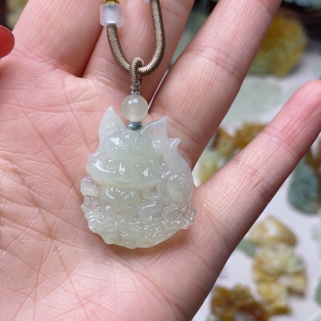 蛇纹石玉颈饰未镶嵌