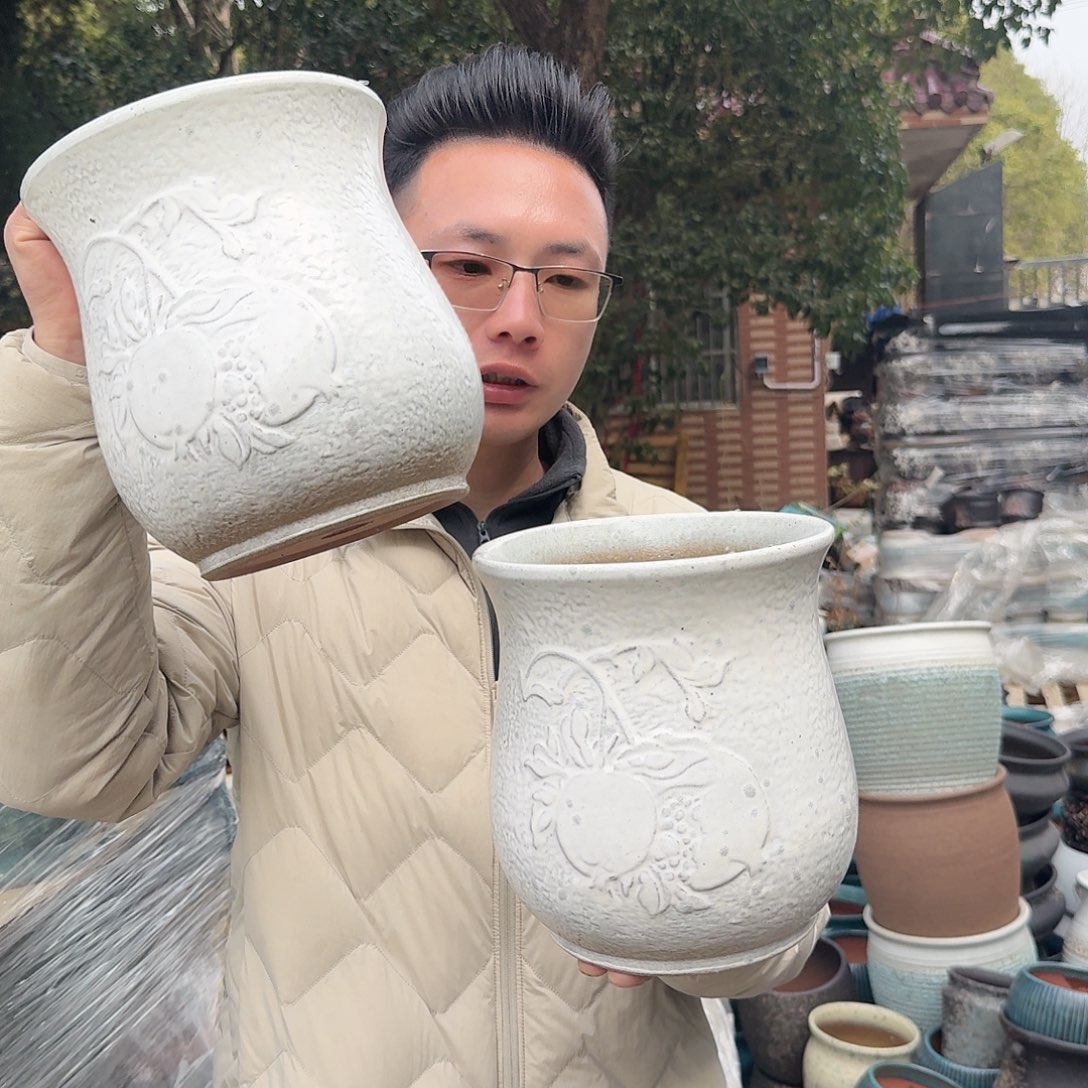 紫砂花盆口18高22（两个石榴白色