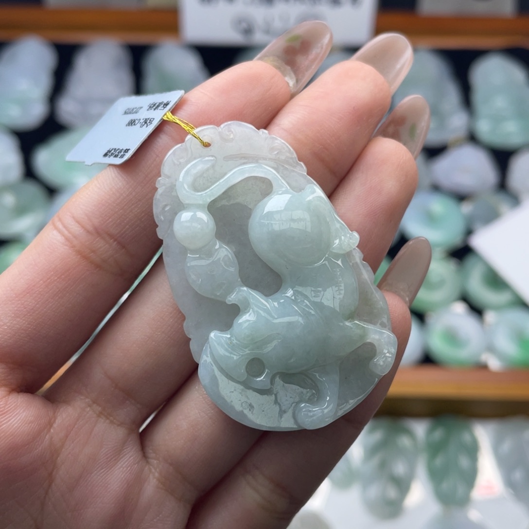 颈饰未镶嵌翡翠生肖虎
