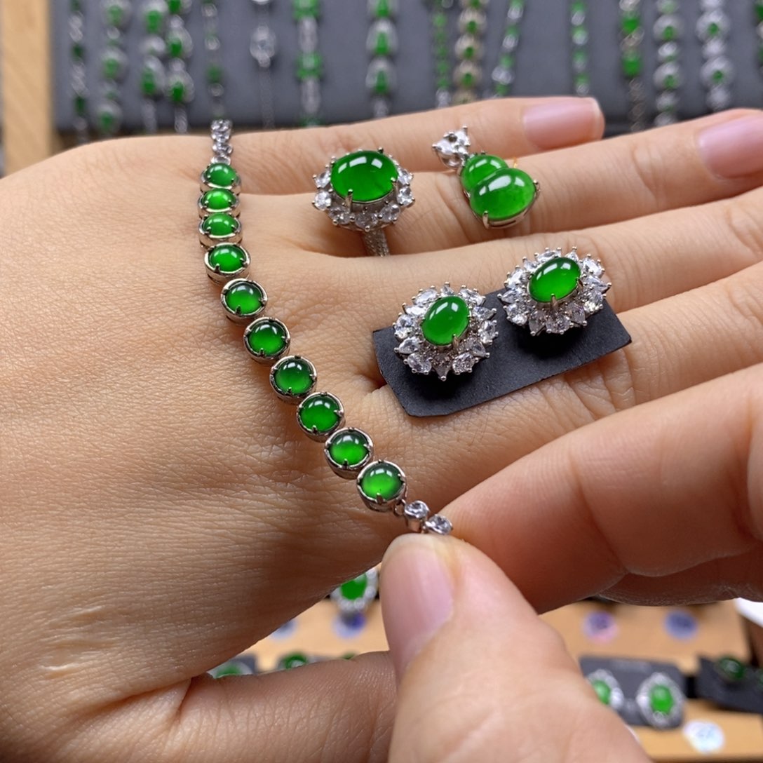 颈饰银S925镶嵌翡翠微****差4件套