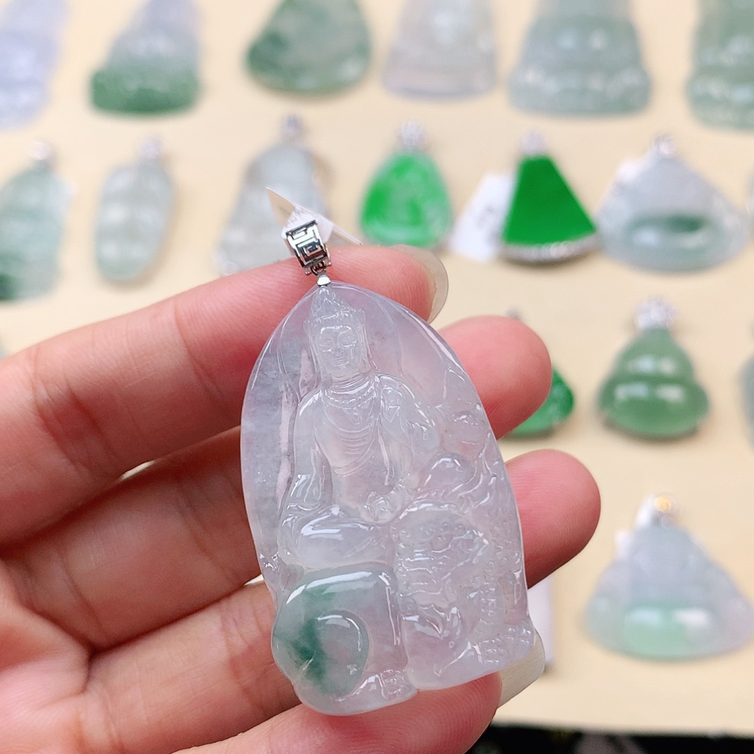 翡翠18K金镶嵌颈饰文殊观音