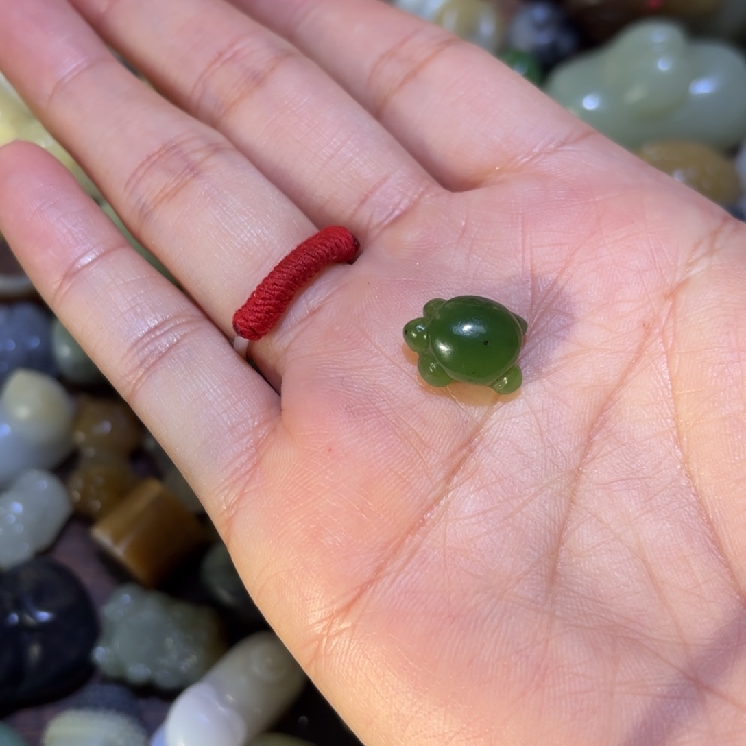 一***只和田玉未镶嵌珠宝半成品