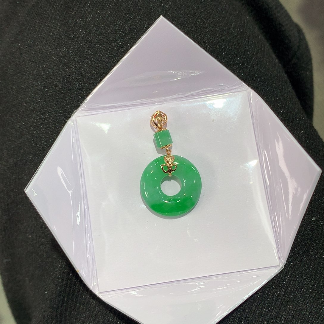 翡翠吊坠(赠链)18K金镶嵌
