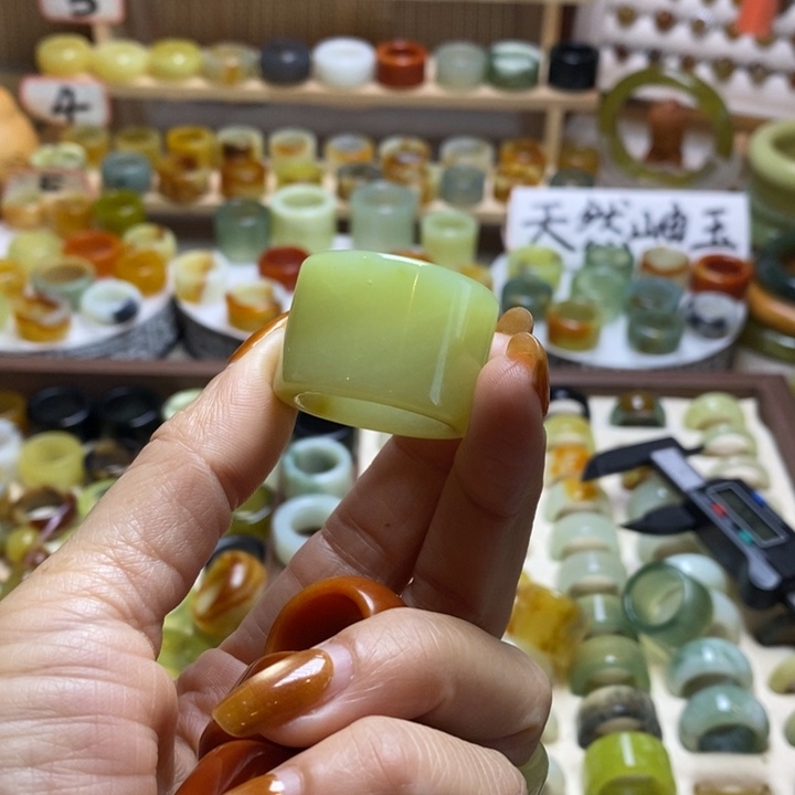 嘣****岫玉未镶嵌戒指岫玉精品指环