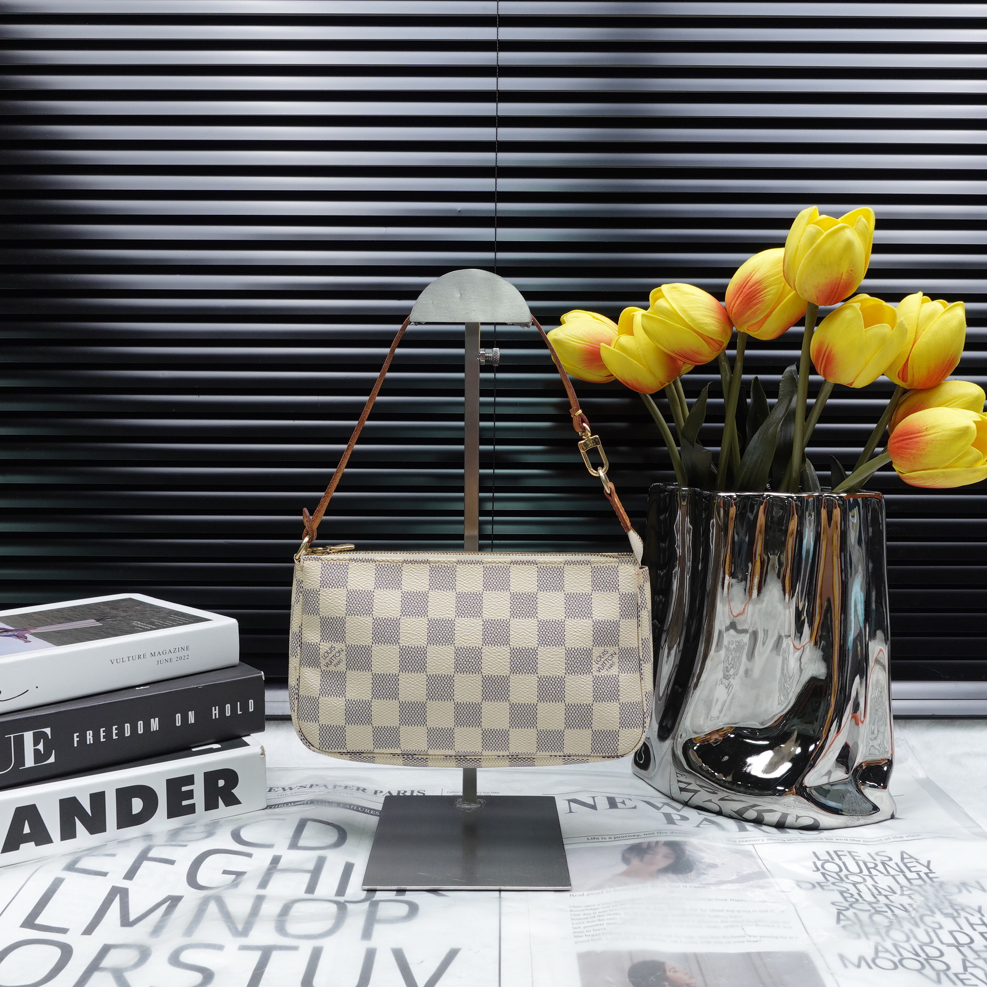 95新 LouisVuitton/路易威登 单肩包/T20235380