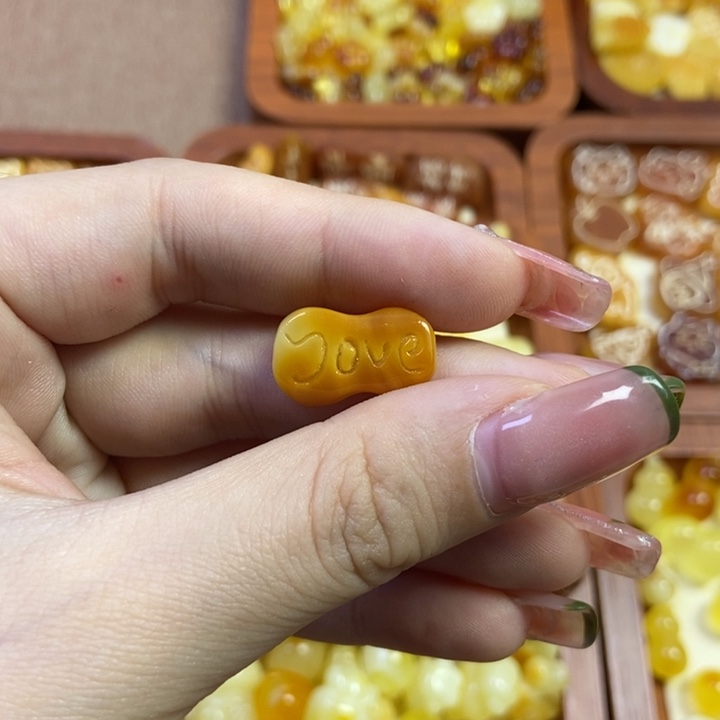 琥珀未镶嵌珠宝奇石名牌