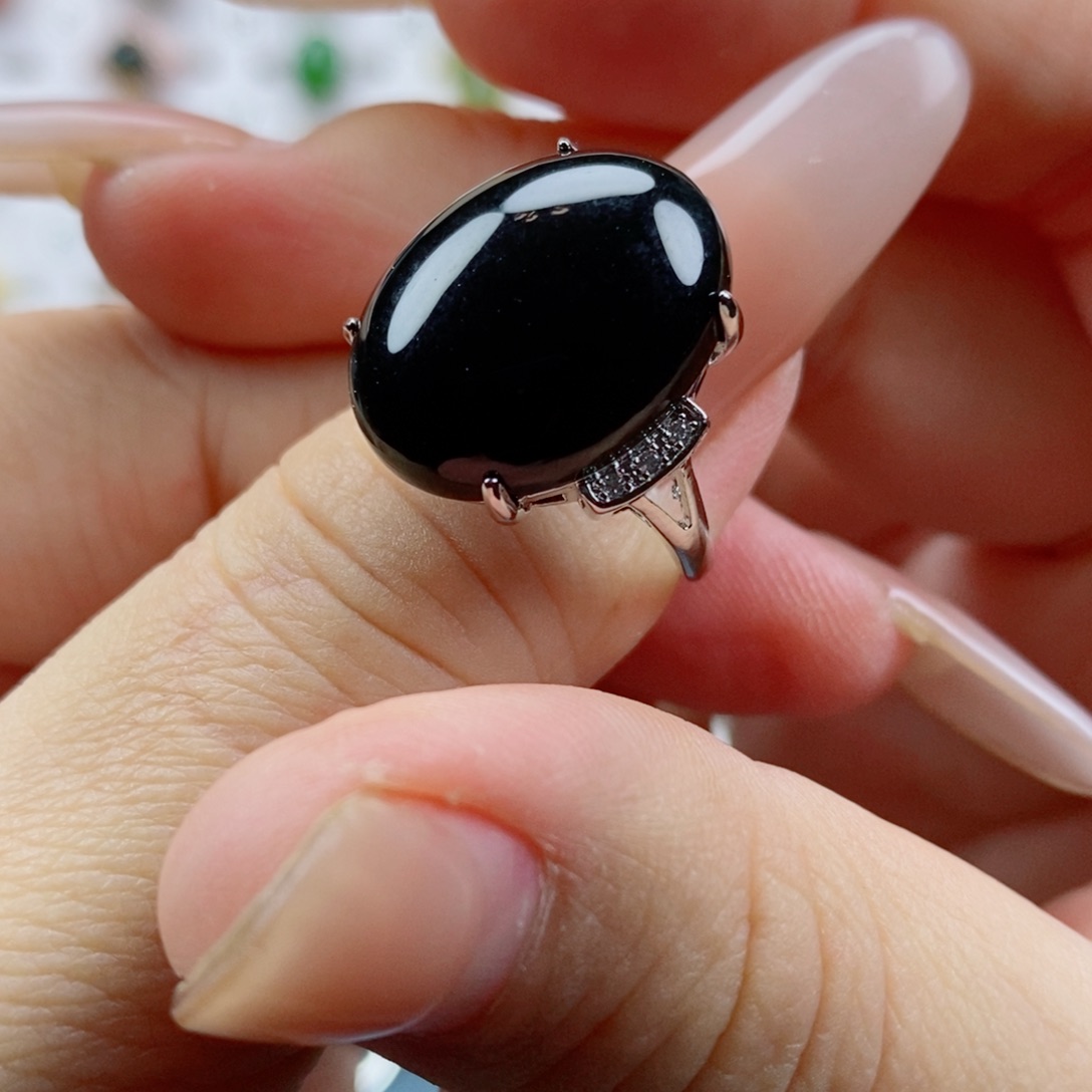 未镶嵌戒指和田玉