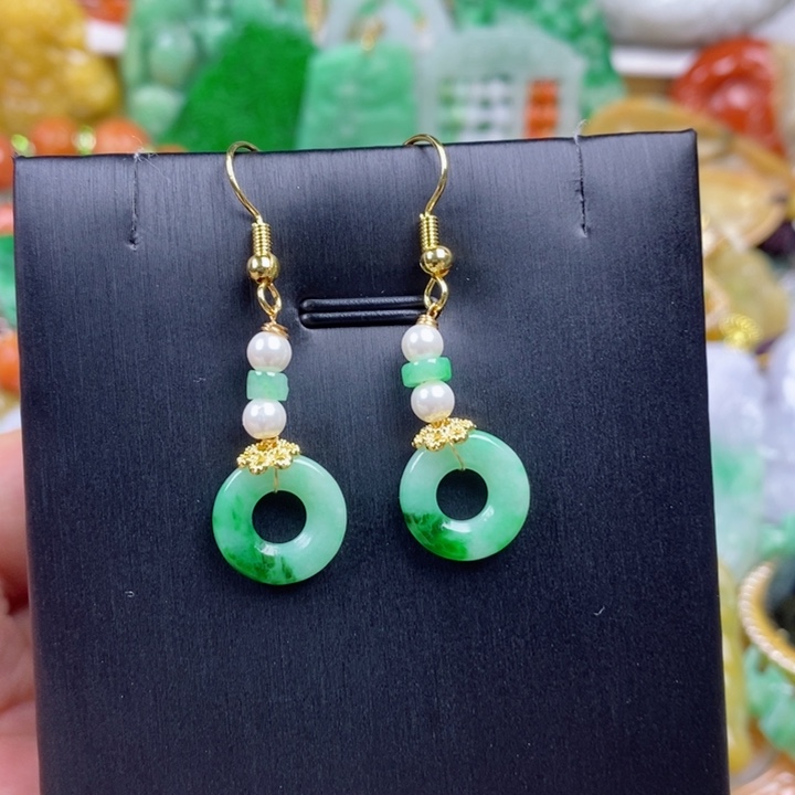 翡翠吊坠(赠链)未镶嵌