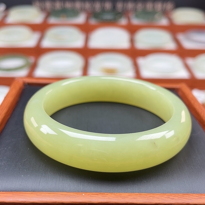 和田玉（黄玉）手镯未镶嵌鸡油黄