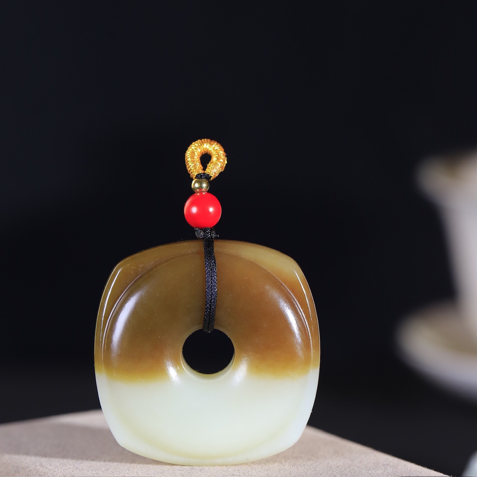 精品新疆和田玉且末料糖白平安扣挂件半山水玉质干净精美气质