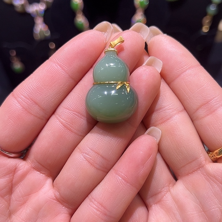 和田玉18K金镶嵌颈饰