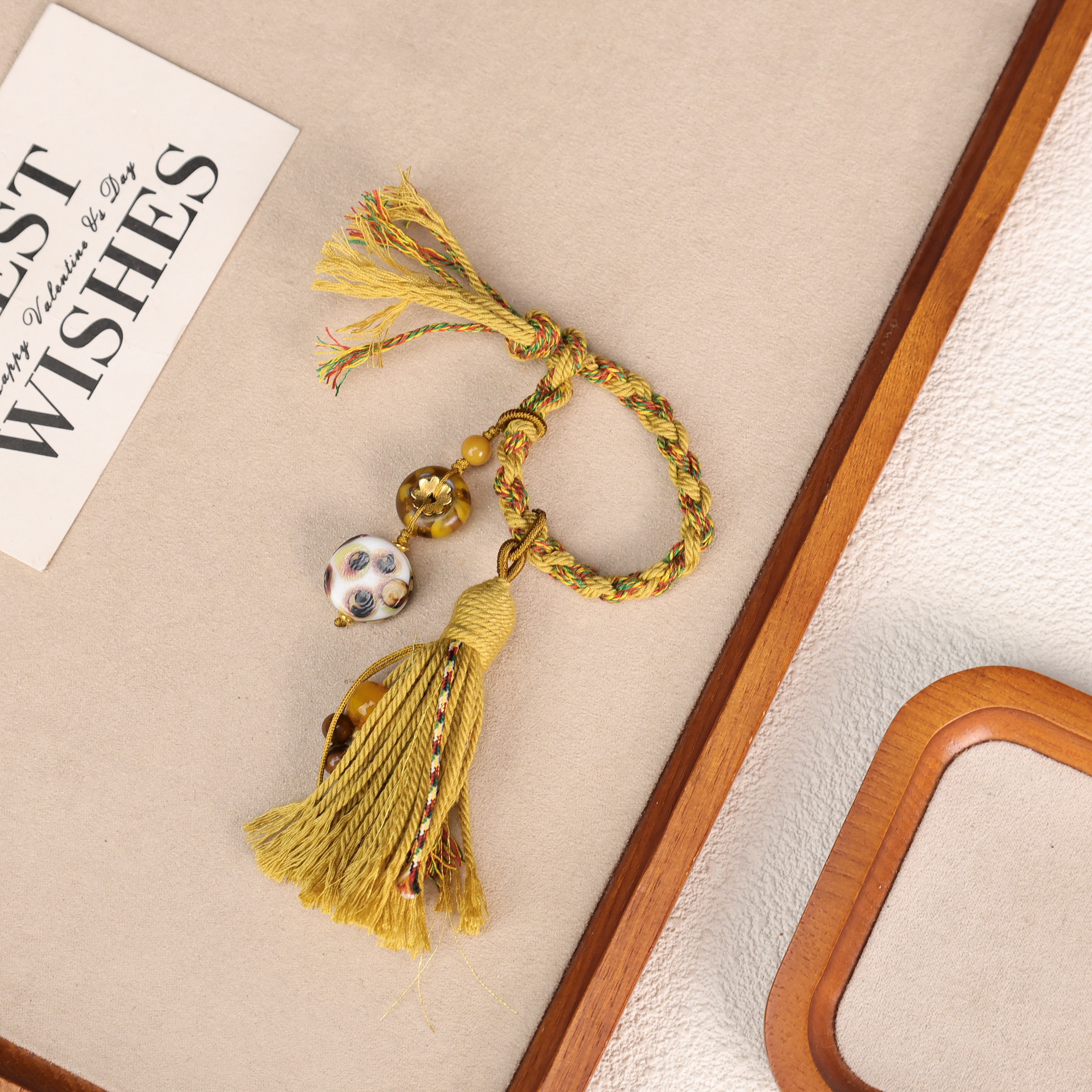 LZ5055-2 黄白波点老珠子黄色转转筒流苏车挂手机链 