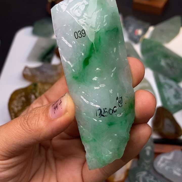 定制翡翠未镶嵌翡翠随形挂件定制