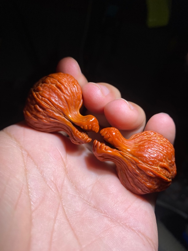 一物一图（237）：异形猴头核桃雕刻吞金兽 尺寸高42