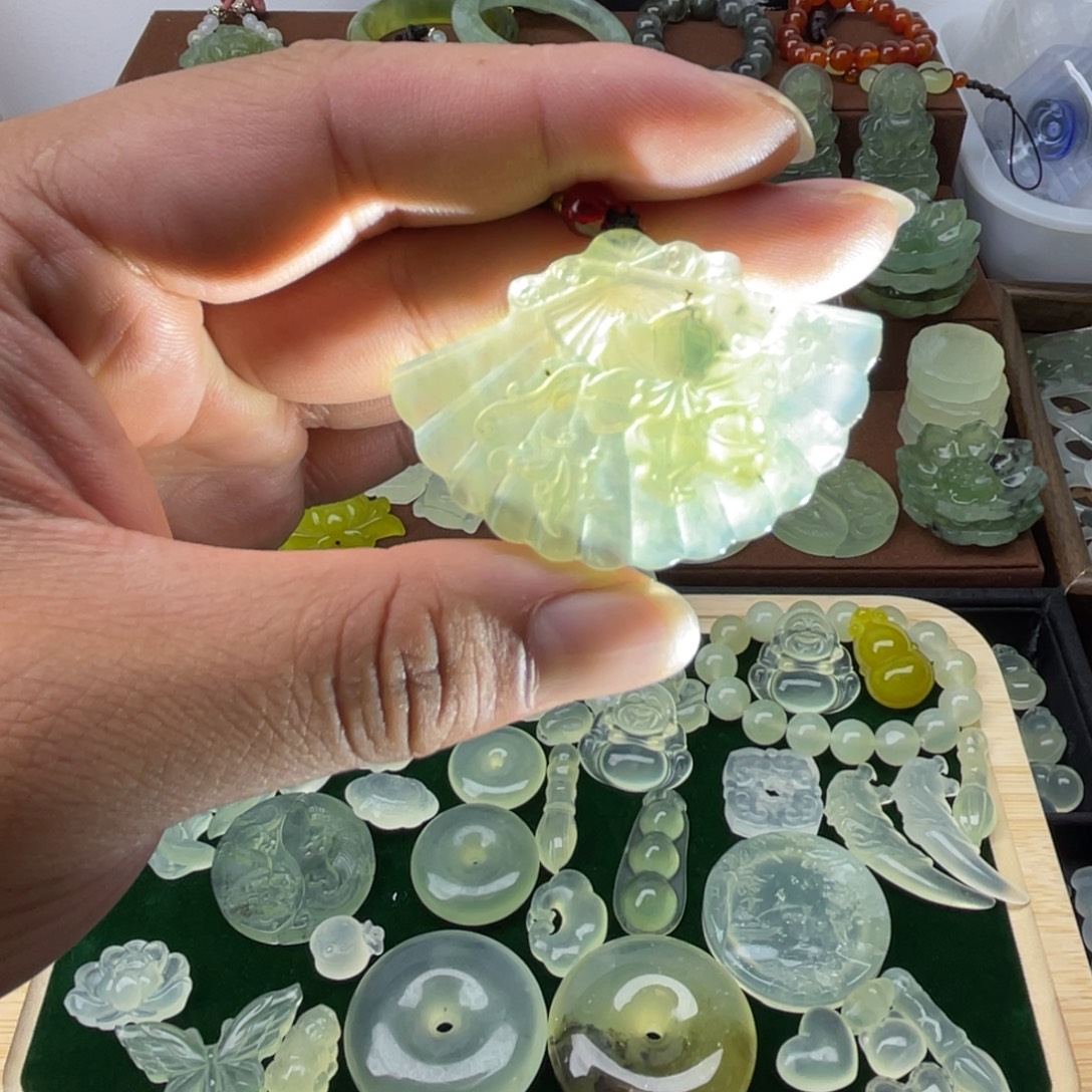 未镶嵌蛇纹石玉颈饰