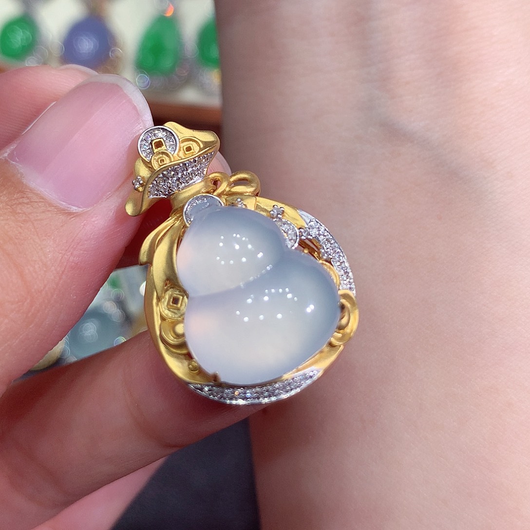 翡翠18K金镶嵌吊坠(不含链)