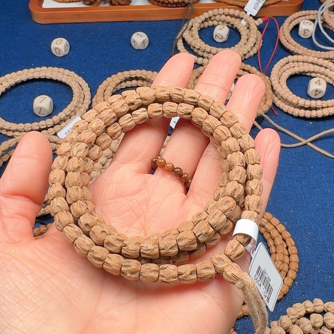 柏香籽/百香籽吊坠戏**.