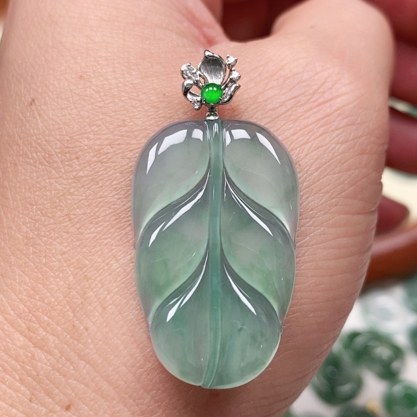 【闪购商品】翡翠吊坠(不含链)18K金镶嵌