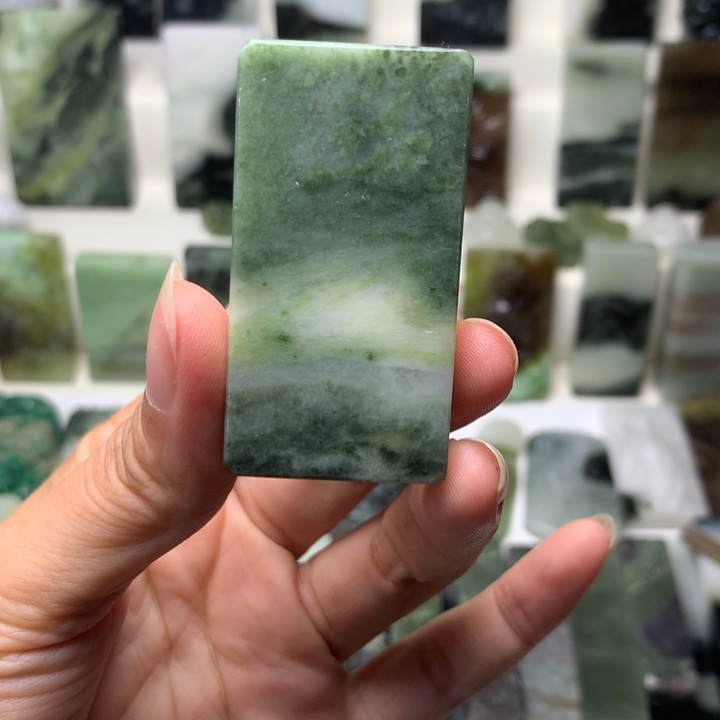 独山玉未镶嵌颈饰