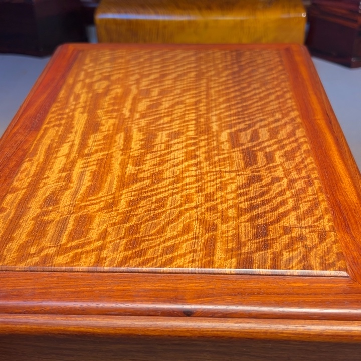 食***人机关盒。              