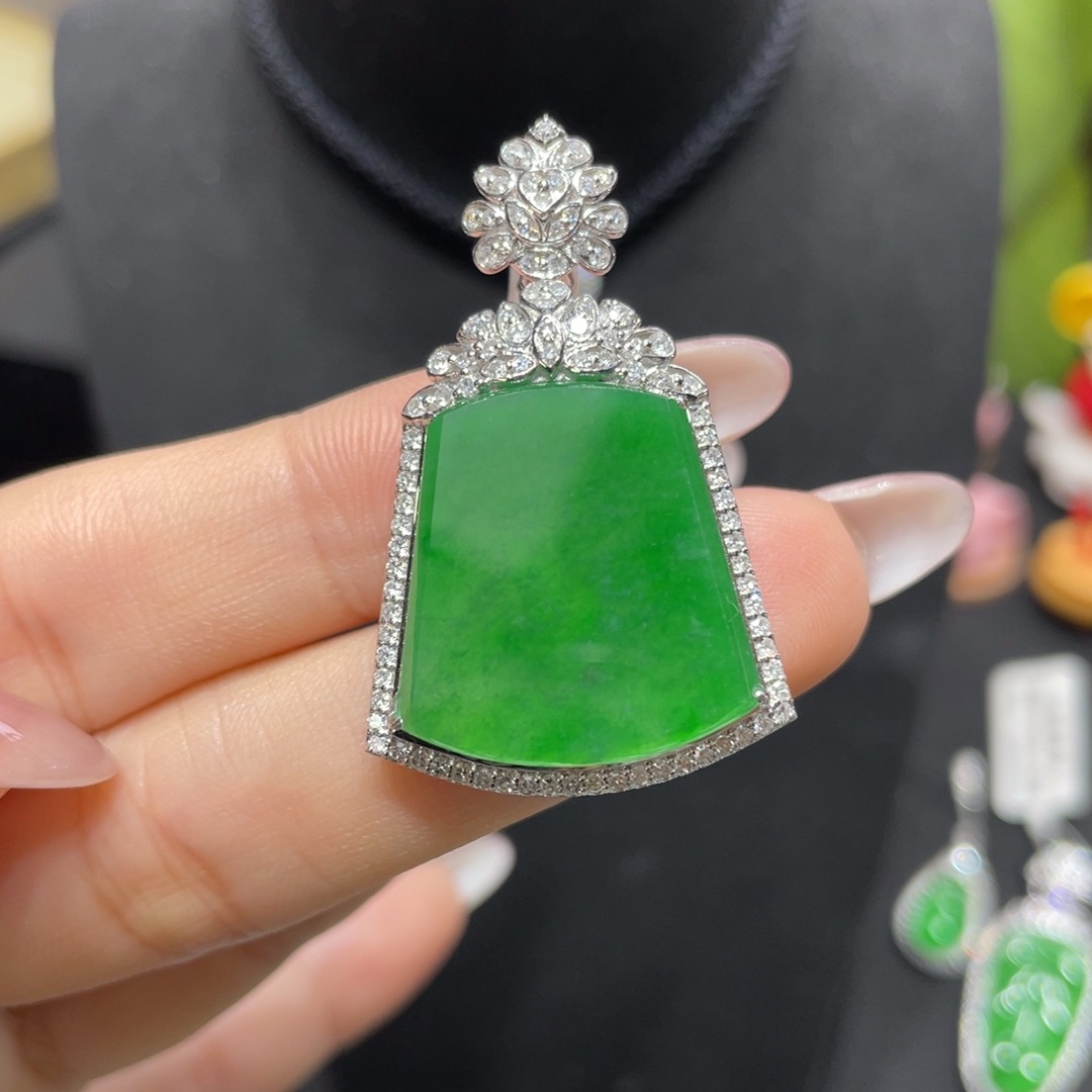 翡翠颈饰18K金镶嵌天然缅甸翡翠a货