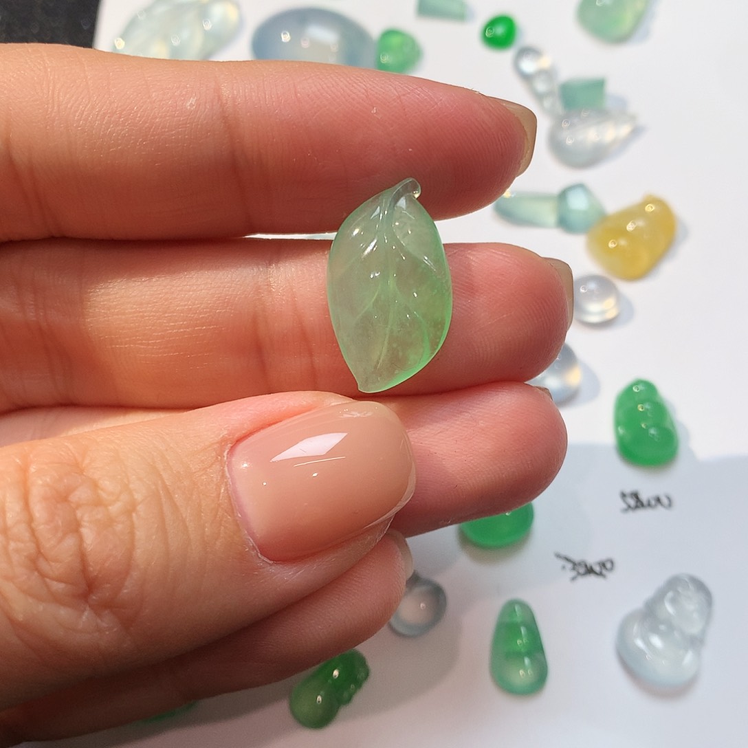 【闪购商品】翡翠配石甜绿厚装叶子