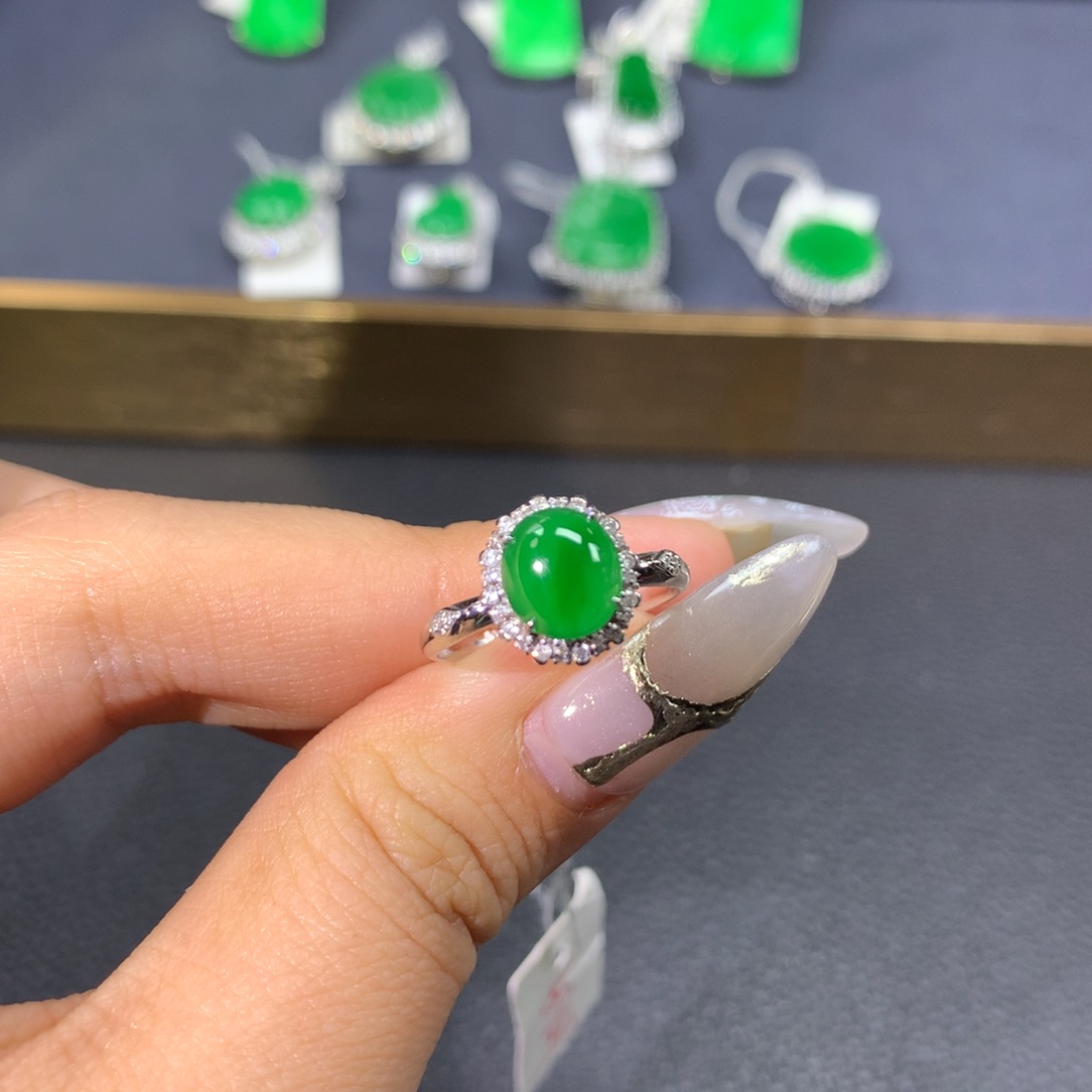 翡翠戒指18K金镶嵌翡翠