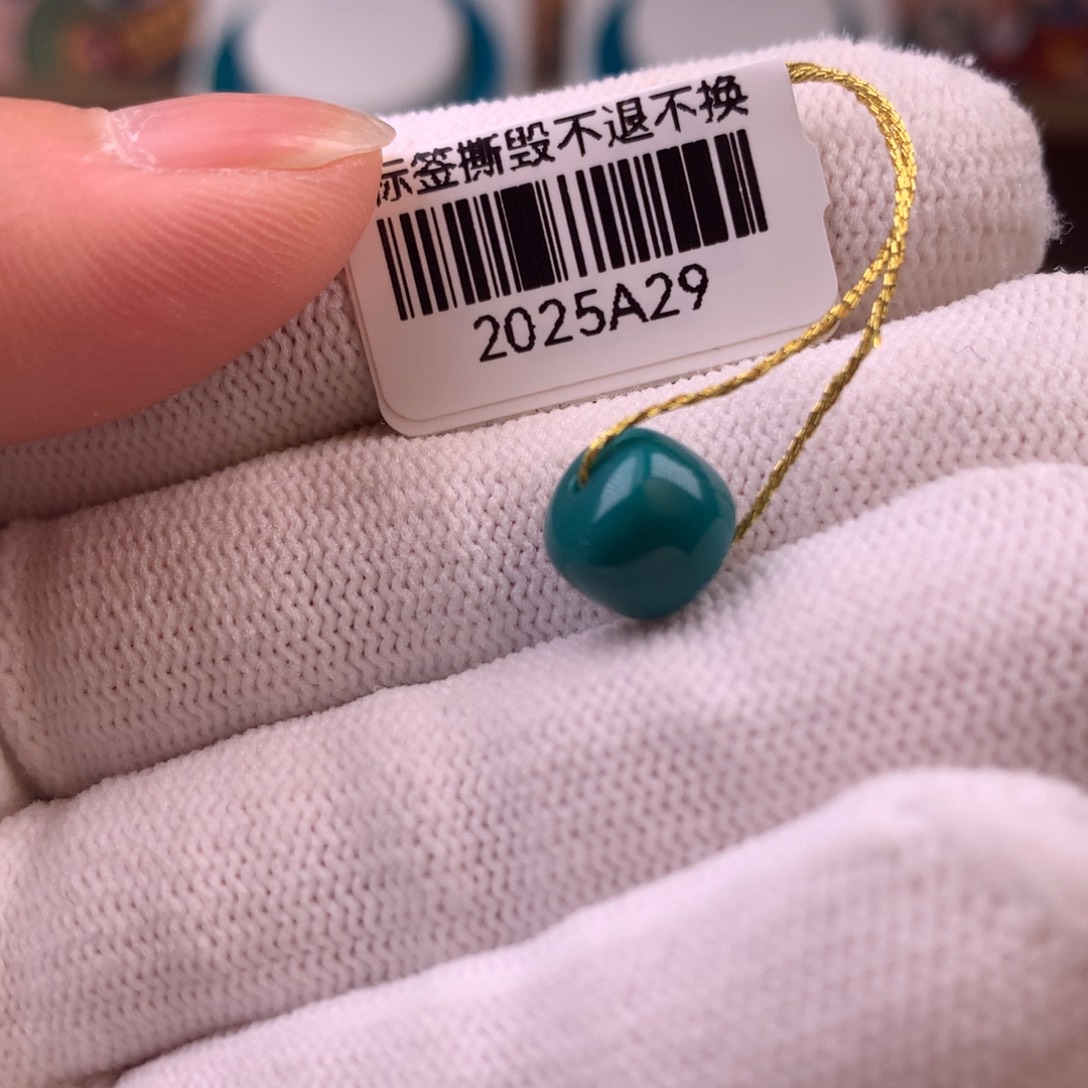 绿松石配饰直径8.5×7.5未镶嵌返***铁