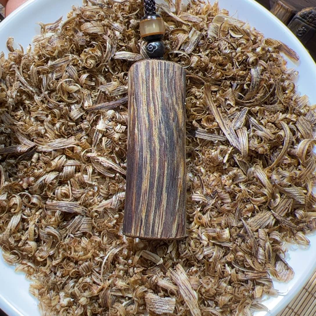 H***o沉香碎屑沉香乌身素牌6克