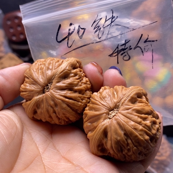 热***血文玩核桃吊坠铁锤