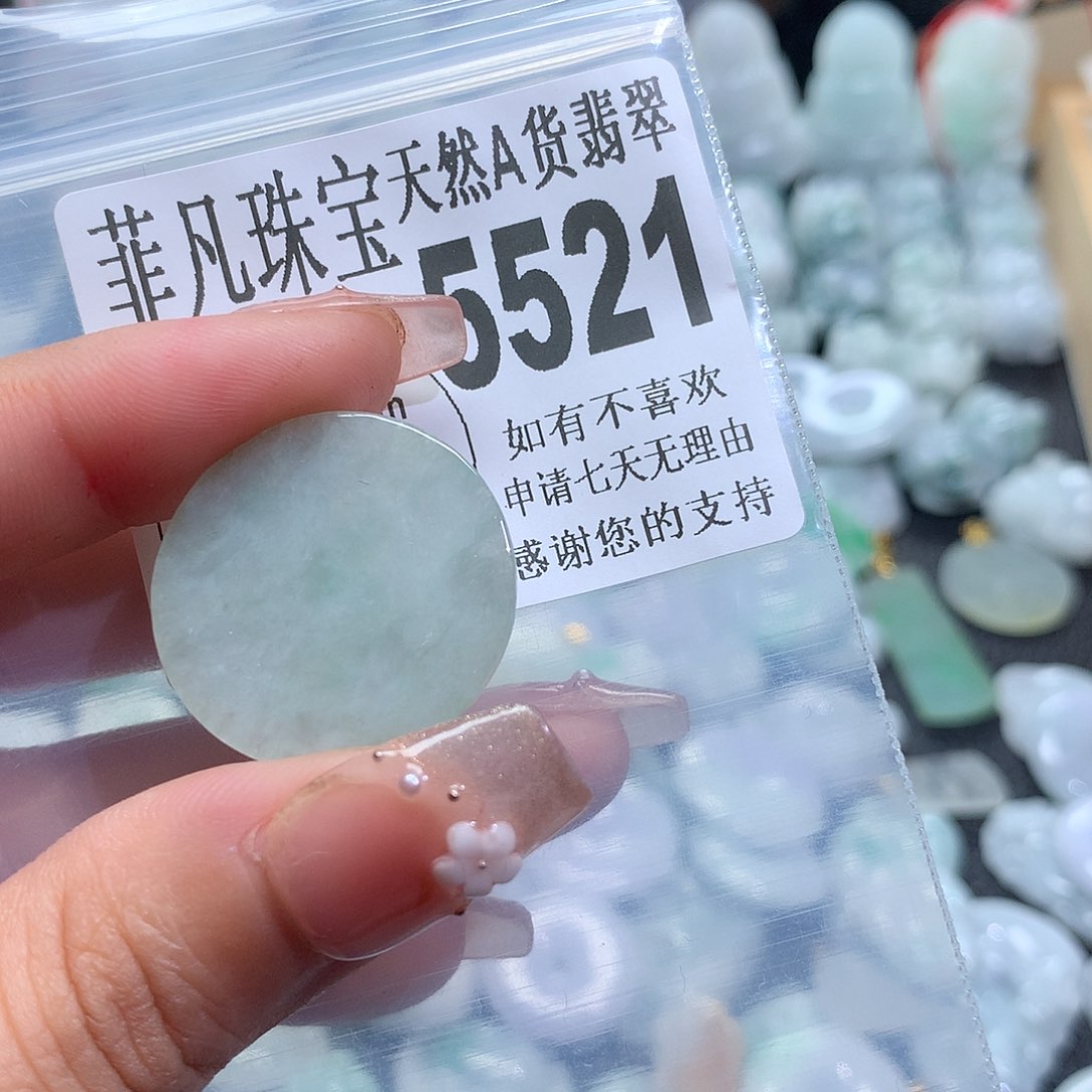 翡翠未镶嵌颈饰，