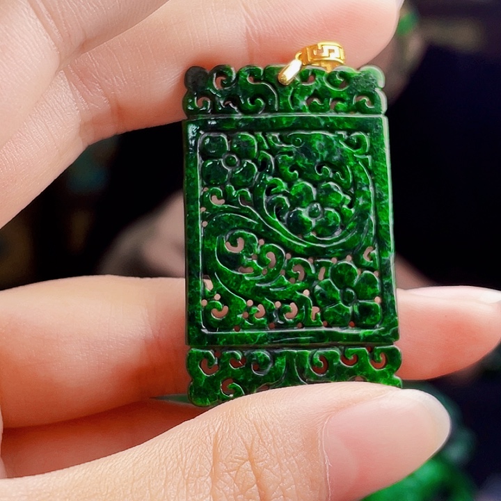 翡翠18K金镶嵌颈饰多样性