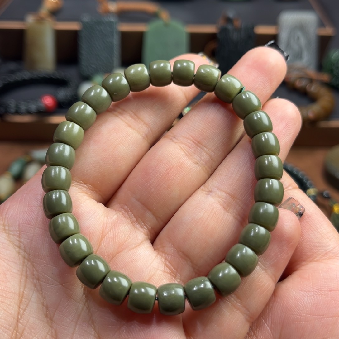 和田玉颈饰未镶嵌