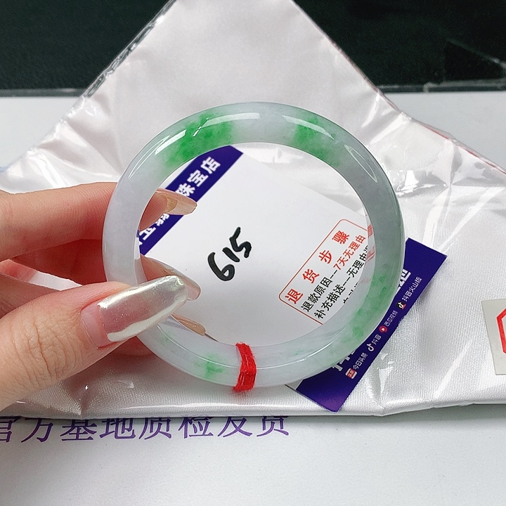 翡翠手镯未镶嵌翡翠手镯