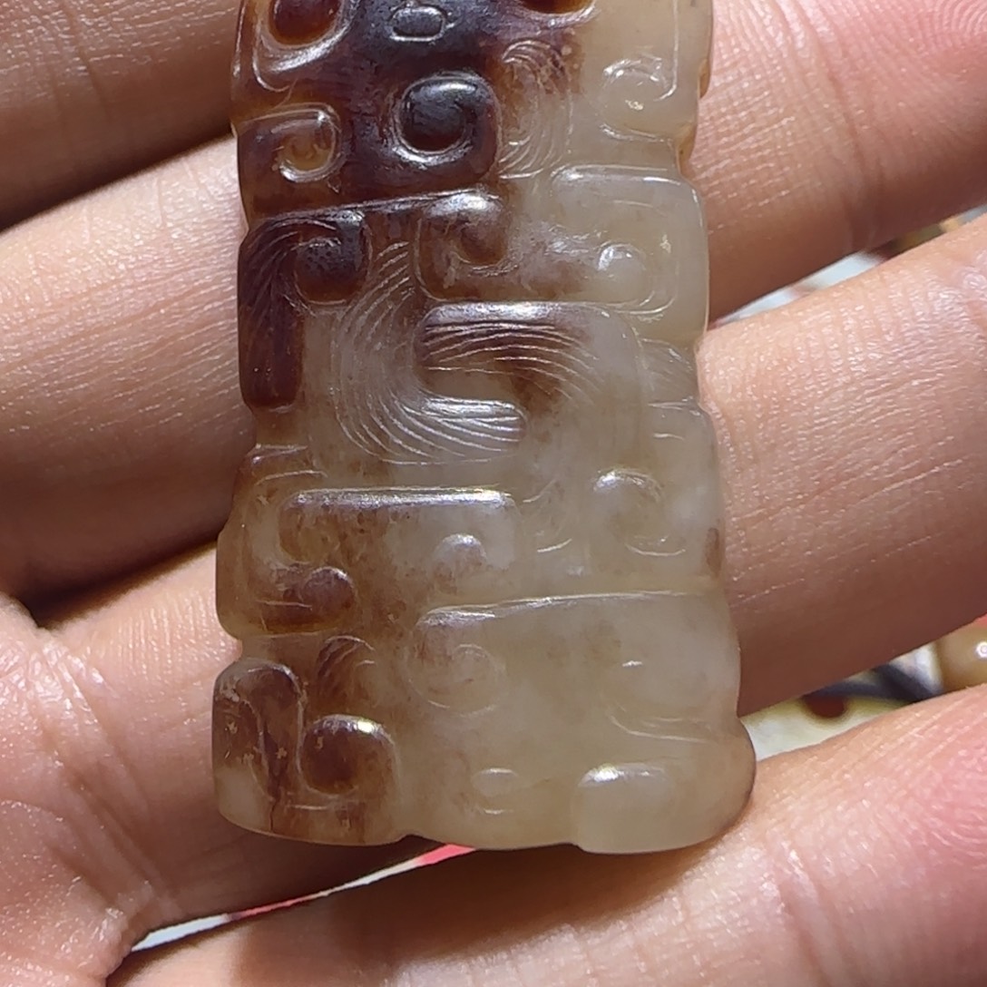 上***裕和田玉未镶嵌颈饰