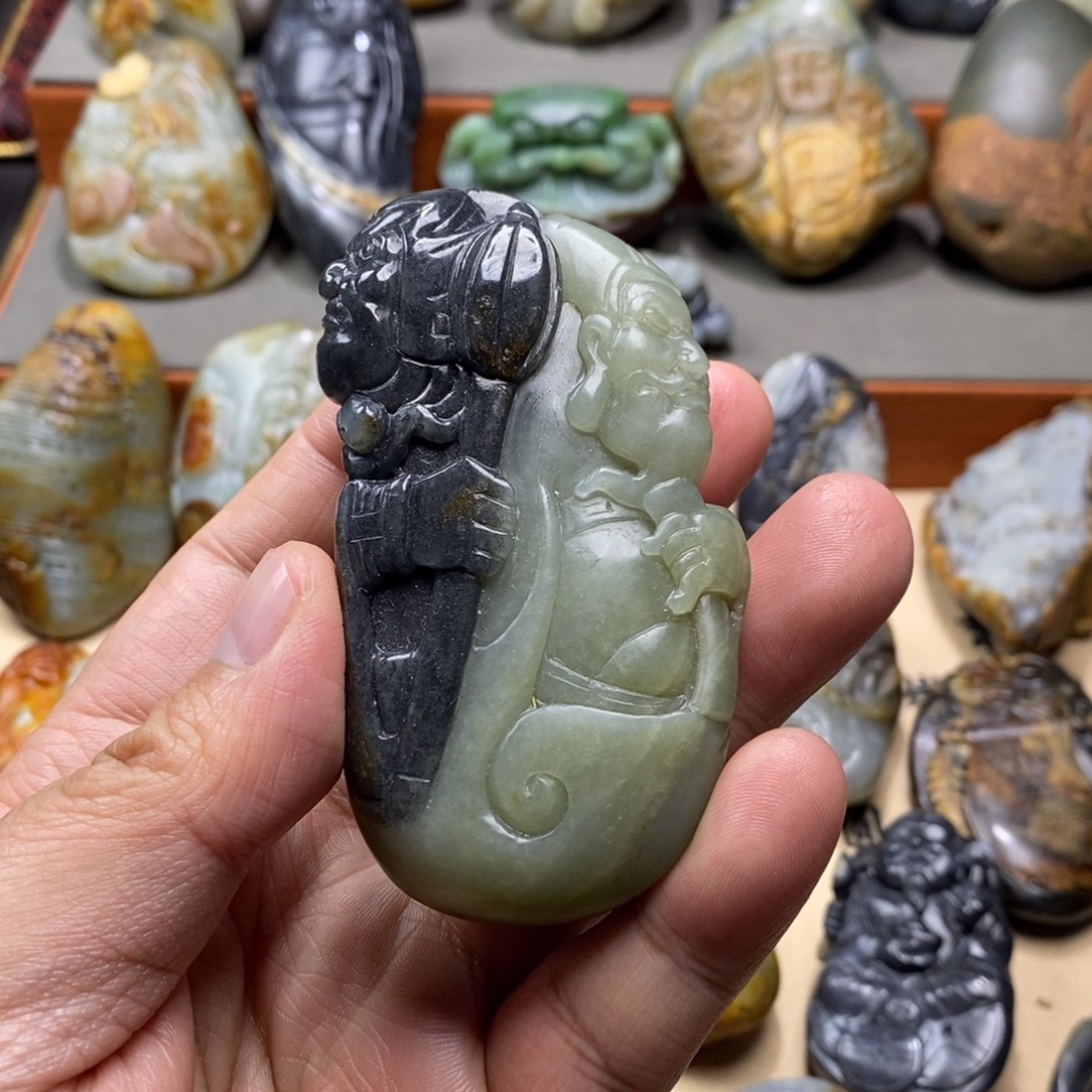 和田玉未镶嵌把件