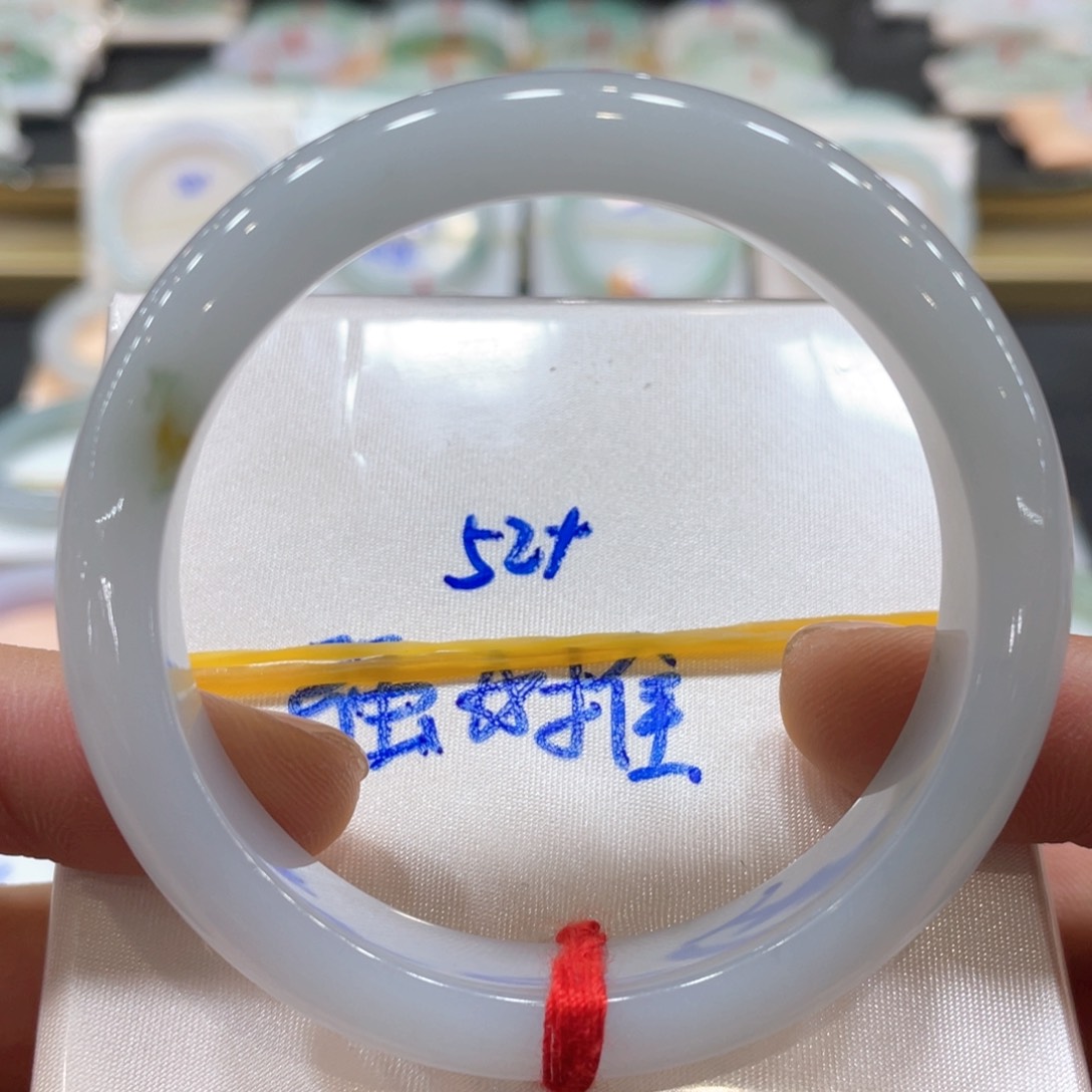 翡翠手镯未镶嵌翡翠手镯