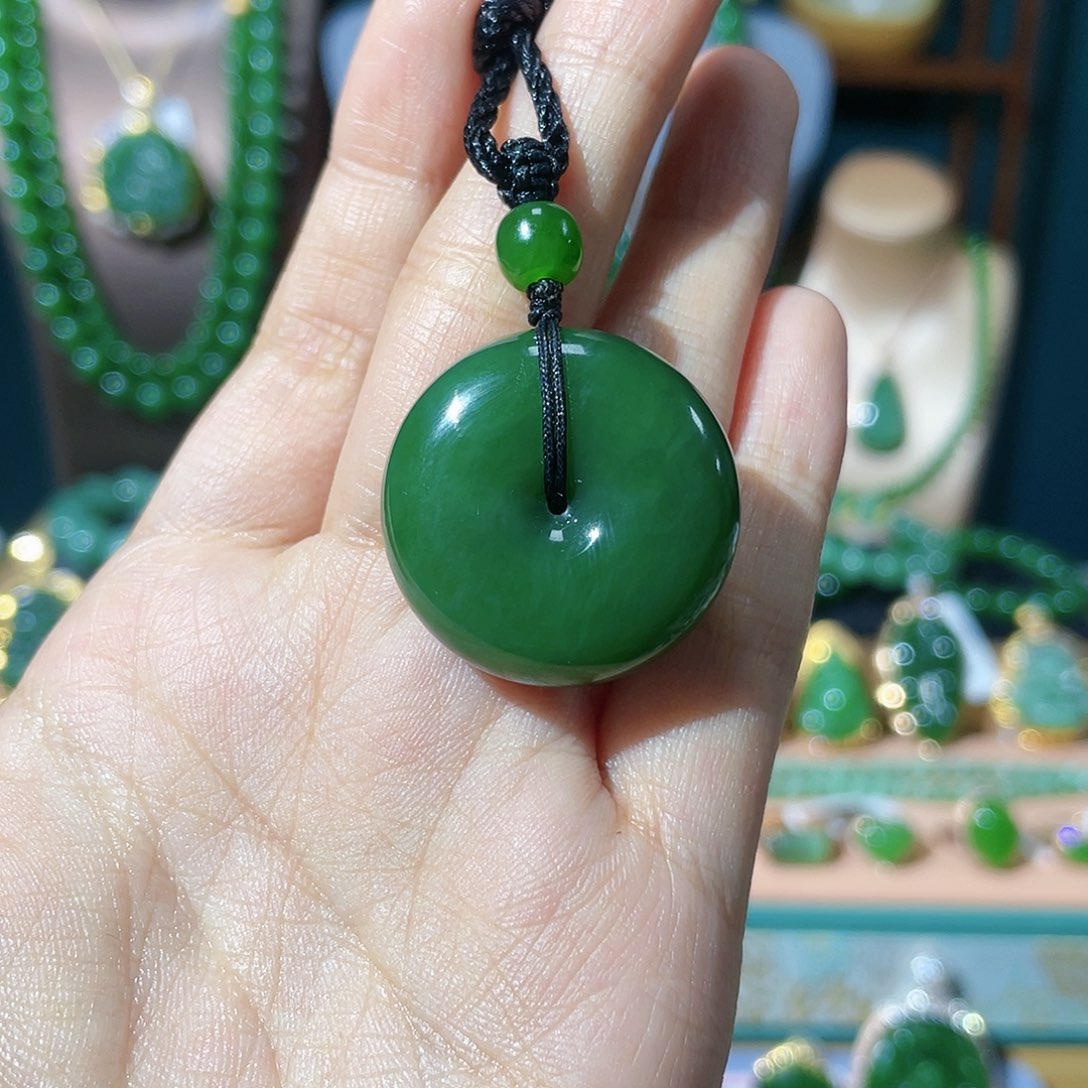 和田玉（碧玉）颈饰未镶嵌